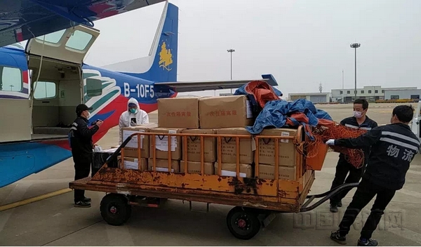 nEO_IMG_飛機(jī)落地武漢天河機(jī)場(chǎng)3